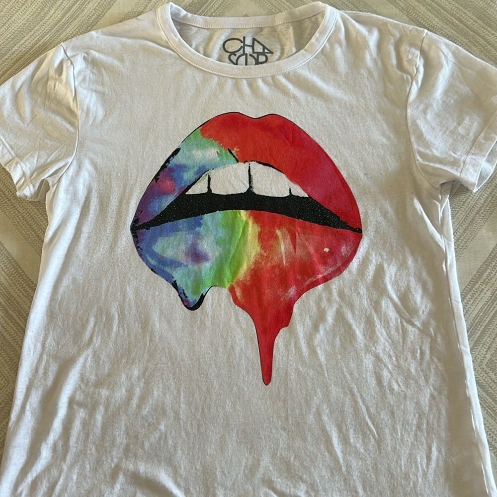 Chaser Women’s Rainbow Lips White Short-sleeve T-Shirt: Size L